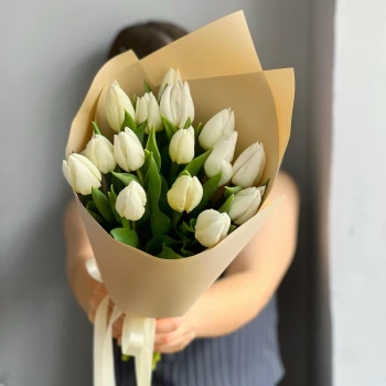 15 white tulips